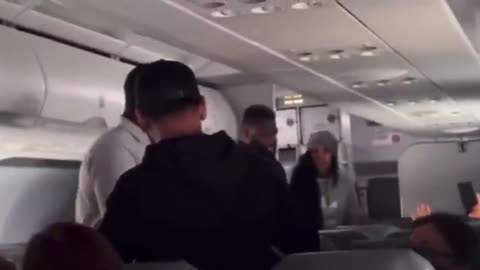 SHE’S POSSESSED! LADY FREAKS OUT MID FLIGHT✈️ANOTHER PASSENGER ACCUSES HER OF BEING POSSESSED😳