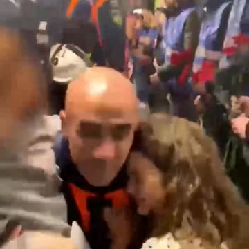 WELCOMING THE HEROES