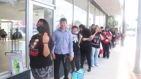 Cheering crowd waiting to meet Rock Lee & Tobi inside #anime #naruto #voiceactor
