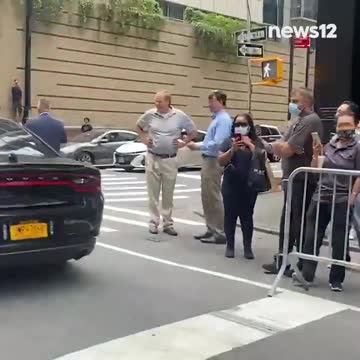 Le gouverneur de New York Andrew Cuomo quitte son bureau après sa démission