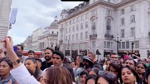 When Indians and Pakistani Sing together in London