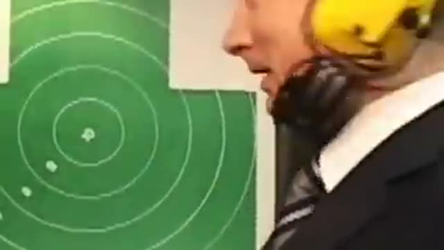 🇷🇺 Vladimir Putin Gun Shooting 🎯