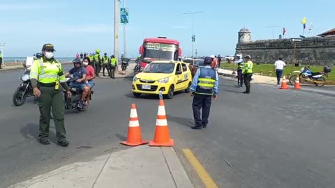 Tráfico lento en la Avenida Santander, sentido Crespo - Bocagrande