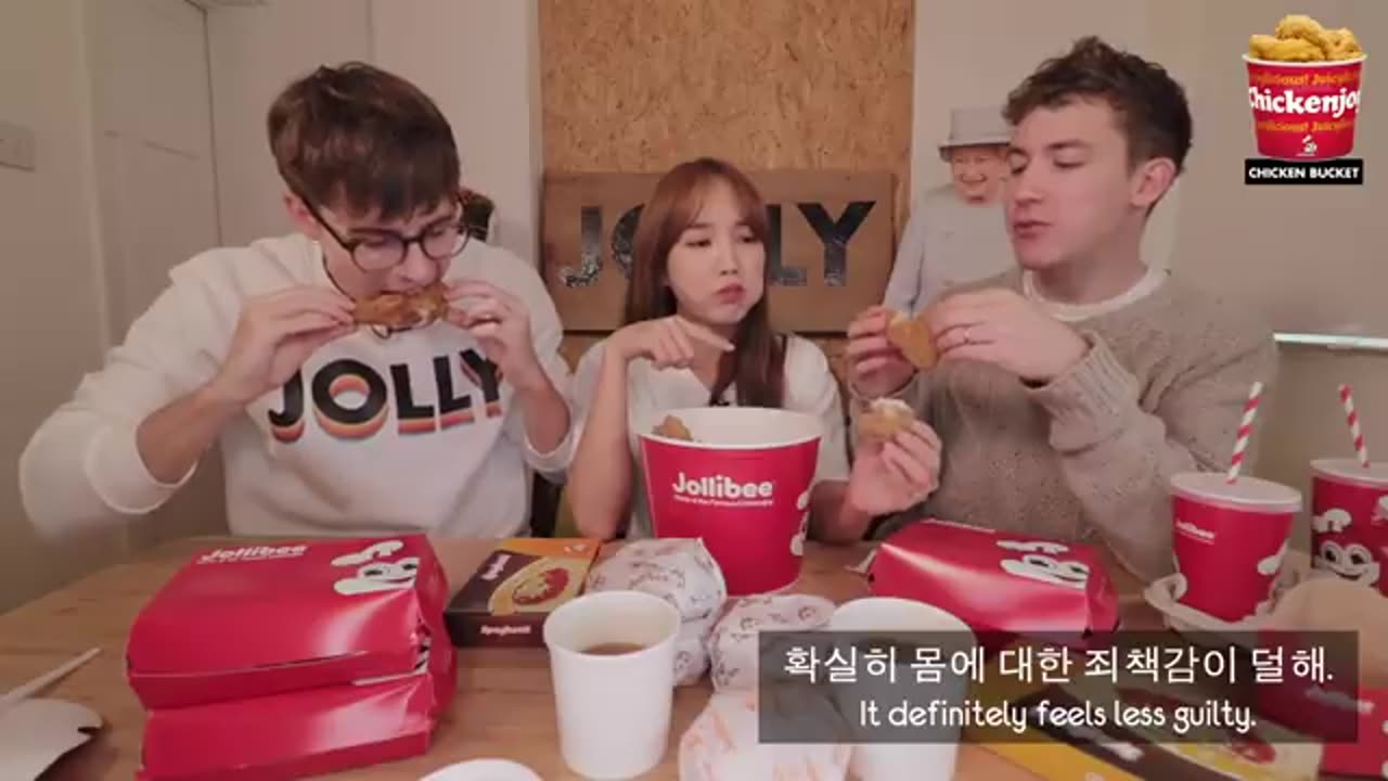 Jollibie Tries the Whole Jollibee Menu for the First Time!!!