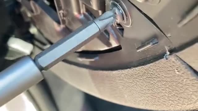 Car steering wheel disassembly