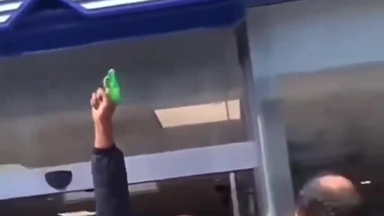 illegal Immigrant Tries to Rob Bank With a Water Pistol Demanding £1Million