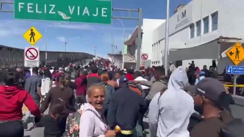 Massive Group Of Migrants Rushes Across Border Into El Paso