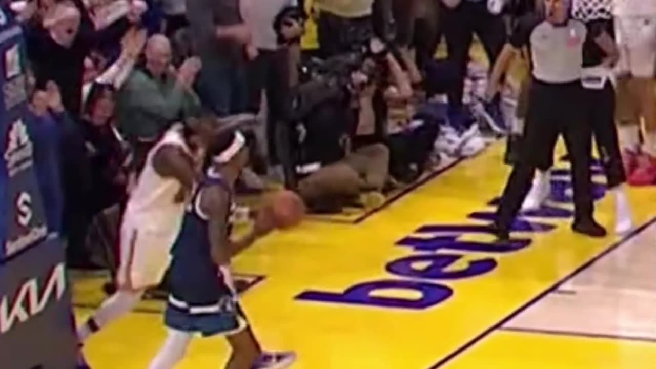 "Draymond Dominates the Court with a Dagger Dunk and Epic Celebration! 🙌🔥 #AllHailDray"