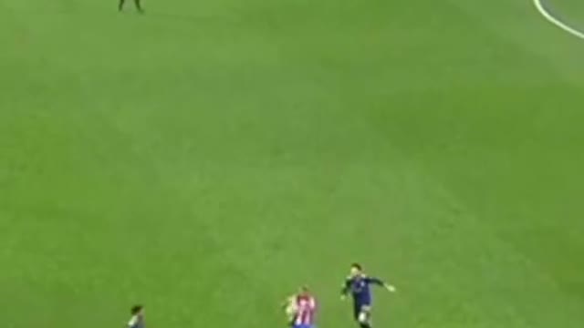 Correa he helped himself a little with his hand 😂😂