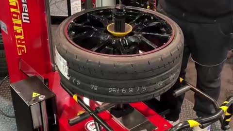 Got to see the Corghi Artiglio Master 28 tire machine in action @semashow this year