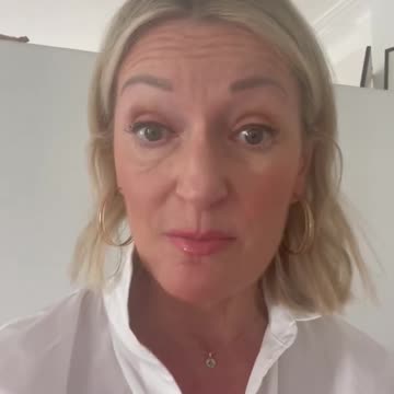 2022-07 Monika Gruber - Die Hammermeldung des Tages - Es ist Juli und es gibt über 30 Grad - backup