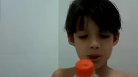 Boy propose play with bottle = Can you ?