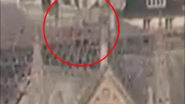 Notre Dame Possible Person(s) On Roof April 15th 2019 1705