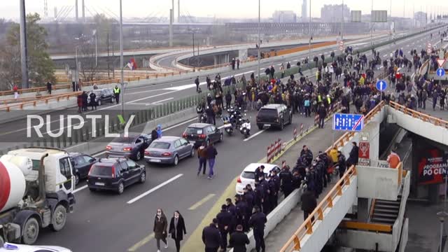 Serbia: Protesters block Belgrade streets against referendum and expropriation laws