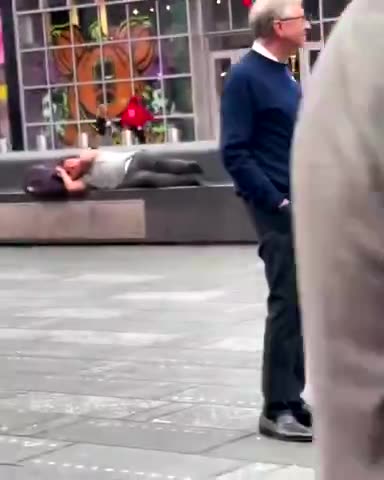 Bill Gates Seen in Times Square Eating a Hot Dog Like Nothing Ever Happened.mp4