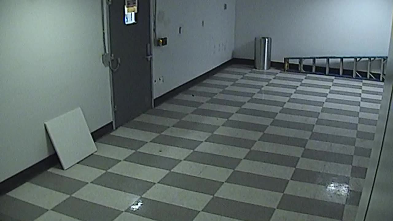 6052RHOBG2G206NorthLobby_2021-01-06_10h00min00s810ms.mp4