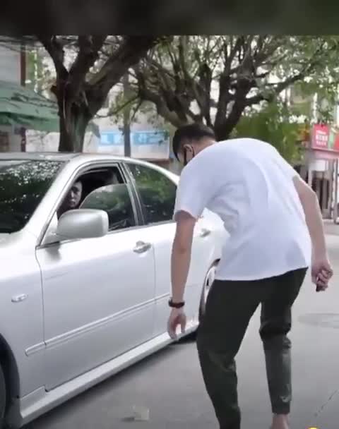 Don't judge by the look, this is what we call richness, this young rich man is really grate.