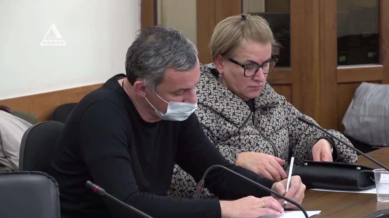 Остановить раскол парламента призвали депутаты Валерий Агрба и Дмитрий Ардзинба