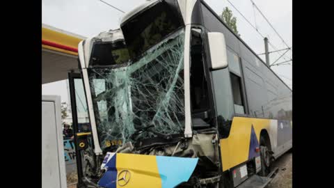 Τροχαίο στην παραλιακή:έφυγε από την πορεία του λεωφορείο - «Δεν έπιασαν τα φρένα», είπε ο οδηγός