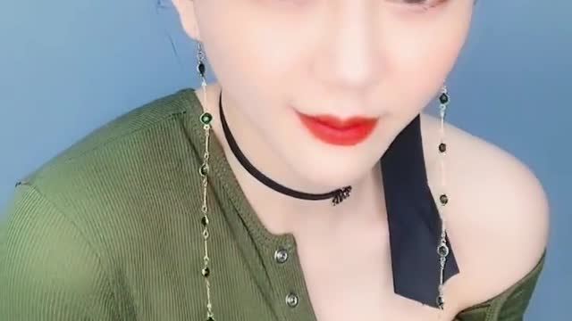 Cute beauty swinging hot dance