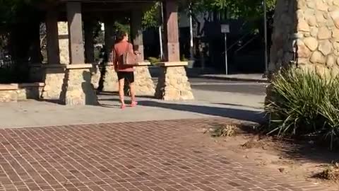 PREGNANT WOMAN HIDES BELLY !!!!