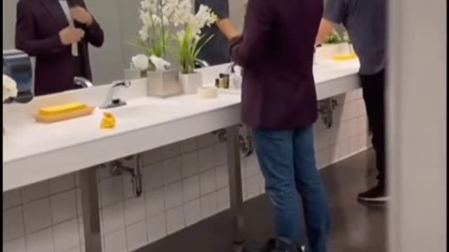 Watch me do magic tricks