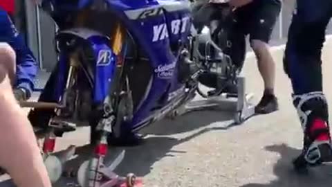 VIRAL! This is what a MotoGP pit stop would look like. Fast enough?