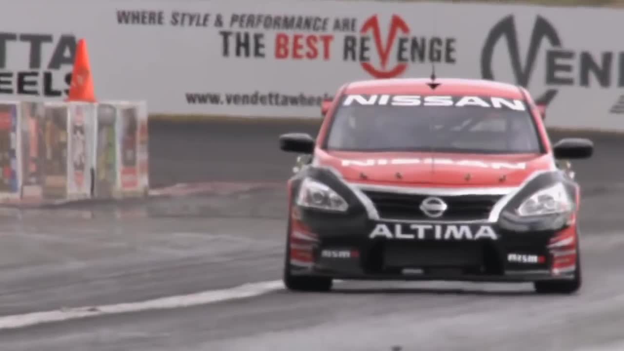 Nissan tests new V8 Supercar (Raw Engine Sounds) For 2021