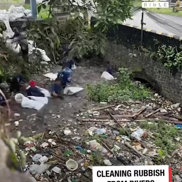 Cleaning up rubbish from the water