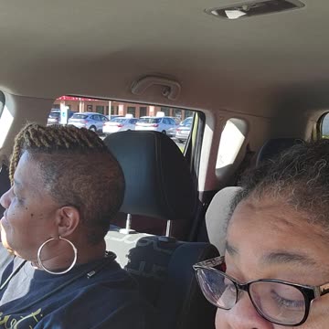 A drunk buys everybody a drink! #jokeoftheday