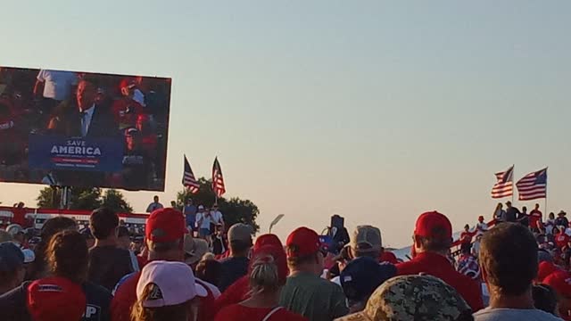 CROWDS FIRED UP FOR TRUMP RALLY VOTE 4 TIM MICHEALS