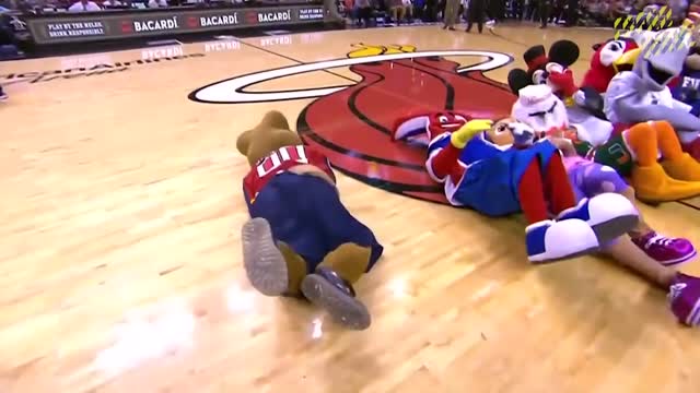 FUNNIEST MASCOT MOMENTS IN SPORTS