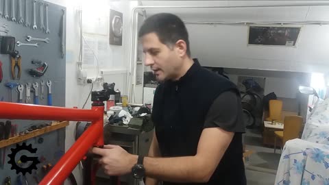 Bicycle assembly 02 - installing stem, setting preload