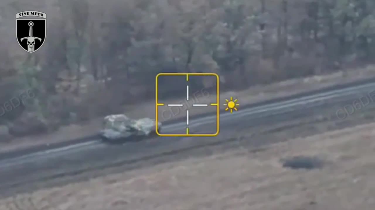 πΊπ¦π©πͺ Leopard 2A4 fires at a convoy of Russian armored vehicles, which was