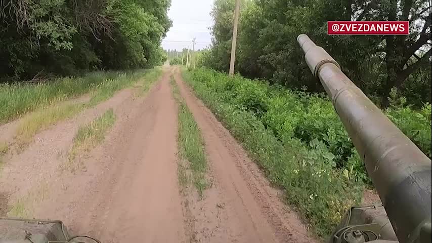 DPR Tankers Destroy A Ukrainian Stronghold & Forcing The Surviving Militants To Flee