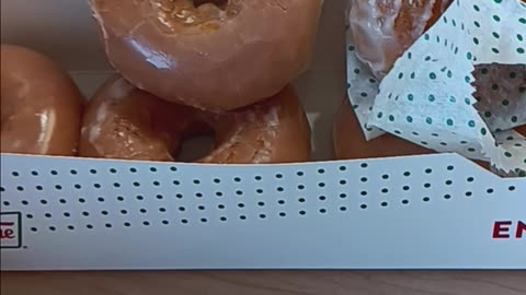 Krispy Kreme 5 Free donuts!!!!
