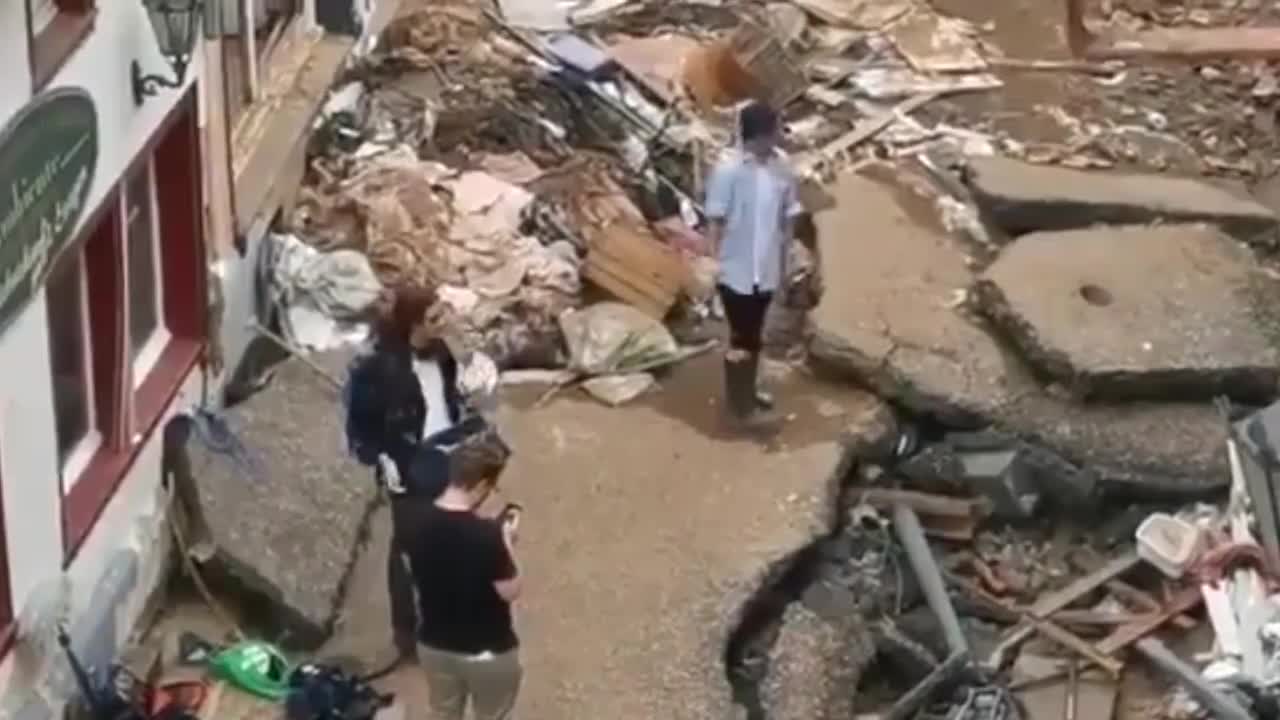 German Reporter Caught on Camera Smearing Mud on Herself Before Reporting on Flood