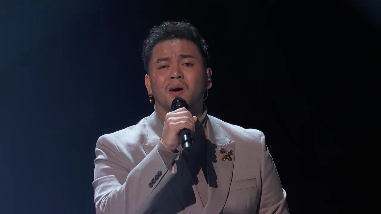 Sofronio Vasquez sings 'Crying' @ The Voice USA 2024 | Playoffs