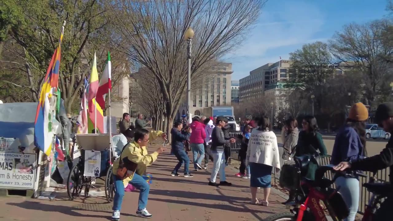 Military buses at the White House and a fence at the Fed - What's was up in DC while I was away