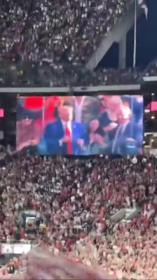 Crowd goes absolutely NUTS for Donald Trump's arrival at Alabama-Georgia college football game!