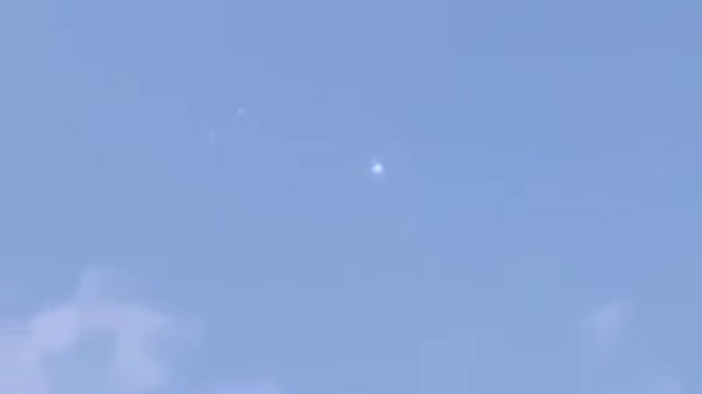 UFO: Mysterious light apparitions in the sky over Lyon France