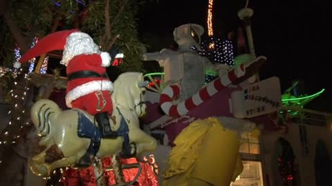 Giant robots make for unusual holiday display