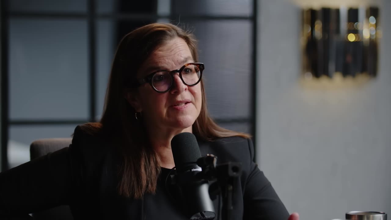 Nuclear War Expert - 72 Minutes To Wipe Out 60 Of Humans In The Hands Of 1 Person Annie Jacobsen