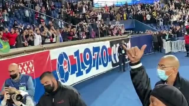 E O RONALDINHO GAÚCHO QUE FOI APLAUDIDO NO PSG