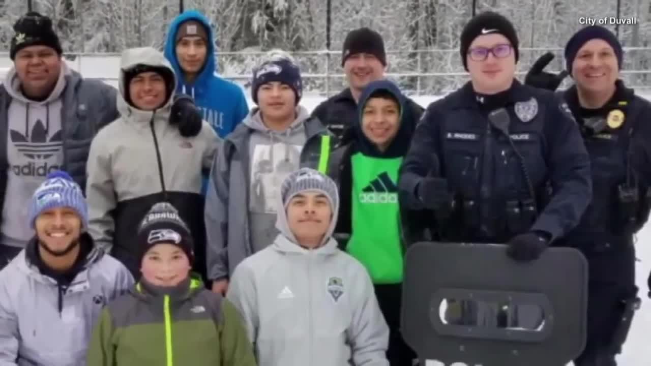 Cool Cops vs Kids. Snowball Fight 2021