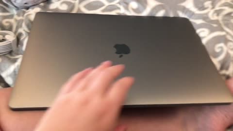 APPLE MACBOOK PRO