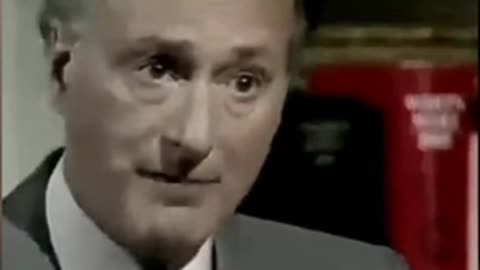 Who has the last word about British government_ British artists know better than politicians