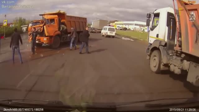HORROR.CAID WITH TRUCKS.VEHICLE UNDER THE TRUCK