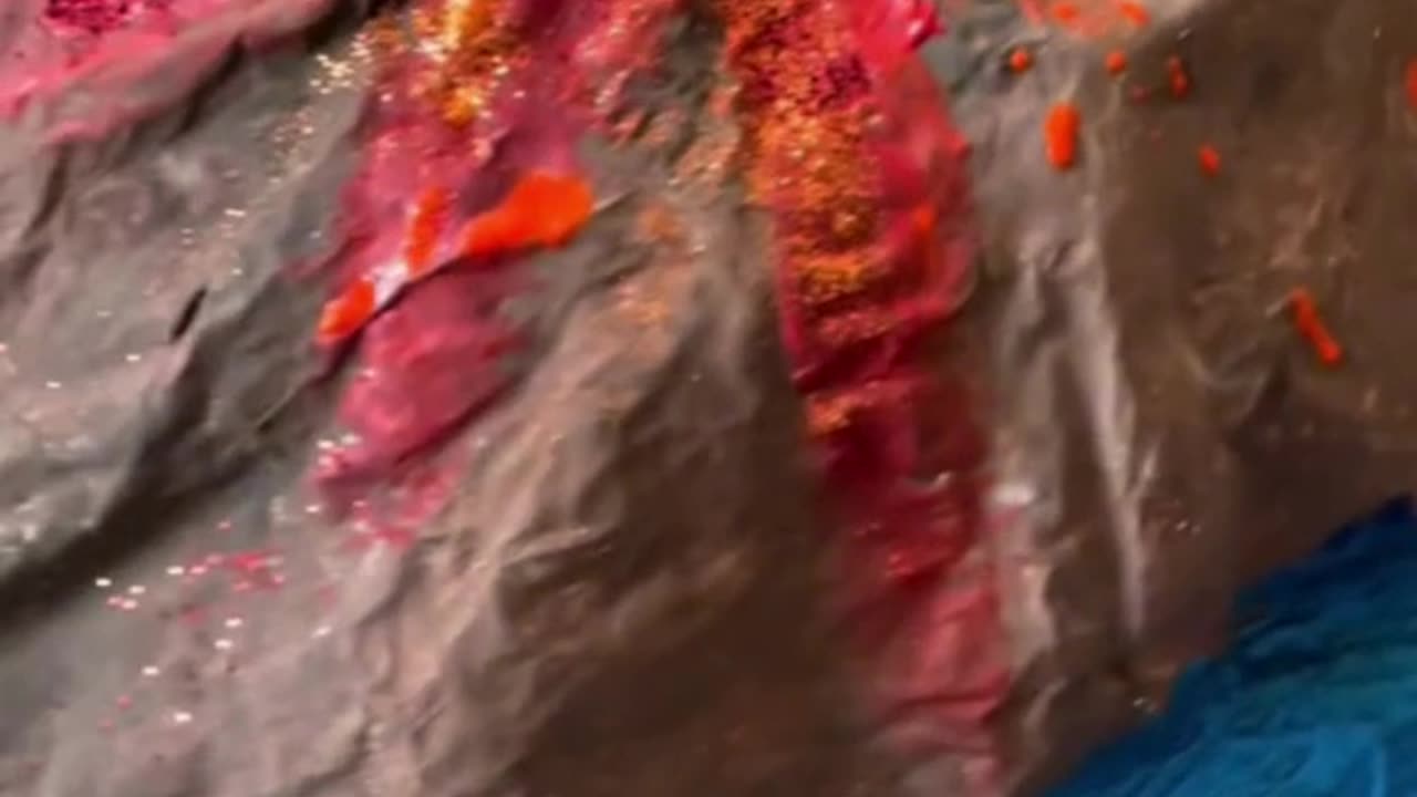 DIY Volcano Science Experiment for Kids—Easy & Fun! 🌋🎨👩🔬