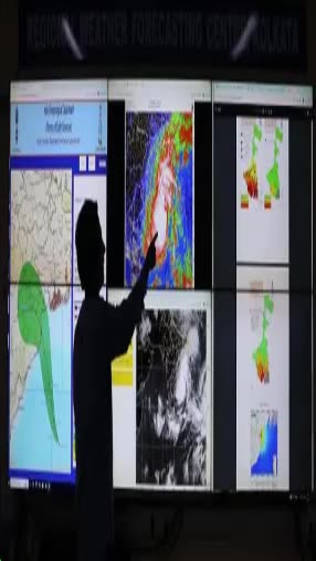 "India Evacuates 1.5 Million as Cyclone Dana Approaches Eastern Coast"